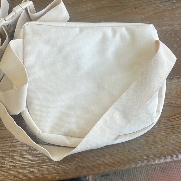 Herschel Fanny Pack - Picture 7 of 9